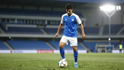 Sheffield Wednesday have signed defender Reece James on a one-year contract
