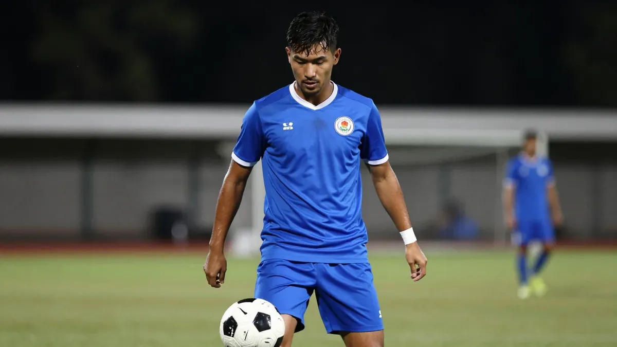 Sheffield Wednesday have signed Ali Al-Hamadi, an international forward, from Ipswich Town to strengthen their squad...