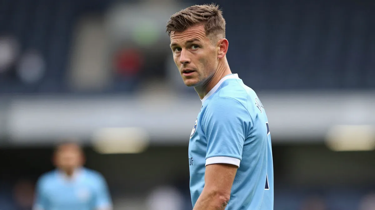 Sheffield Wednesday clinch loan signing of Hull striker Mason Burstow